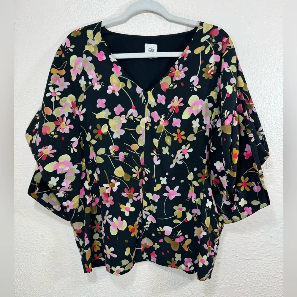 Cabi charm V-neck dropped shoulder lined blouse ruffle top black floral Medium